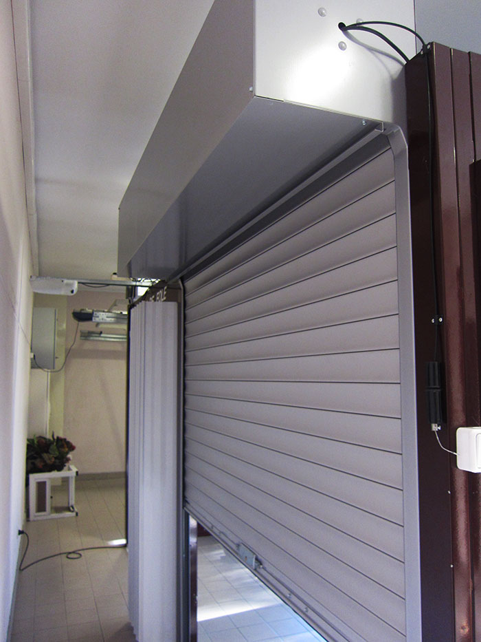 Roller shutter with polyurethane AGM